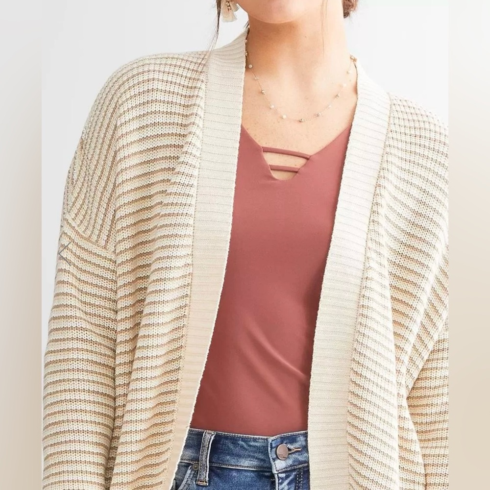 Women’s Cardigan - Picture 3 of 9